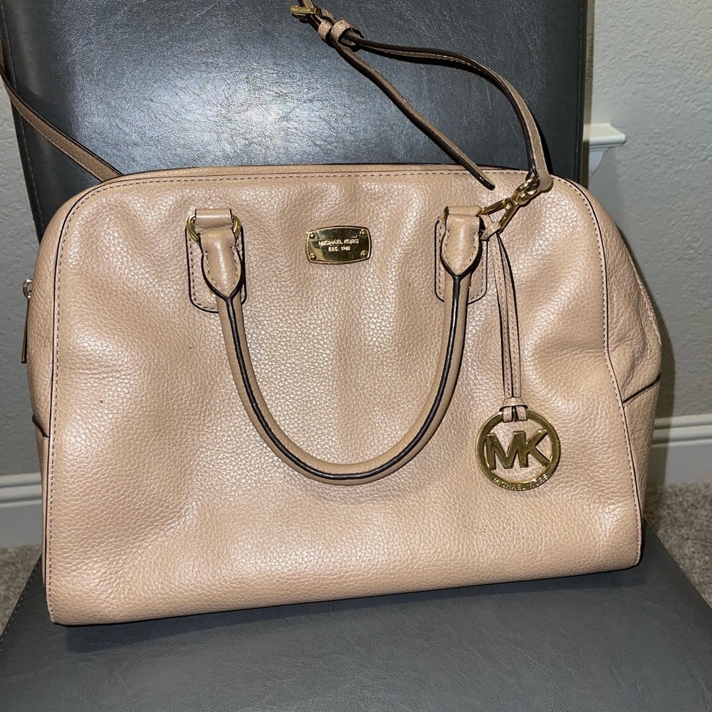 MK handbag satchel - very good condition. Inner pocket has makeup smudges.